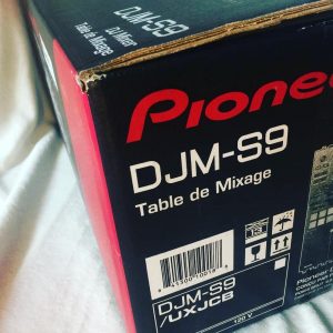 Equipment-DJ-Pioneer-Table